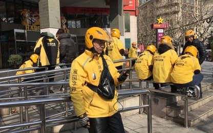 Được trả lương cao, nhiều người không 'thèm' về quê ăn Tết