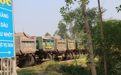 Quốc lộ 14B nát tươm vì xe quá tải oanh tạc
