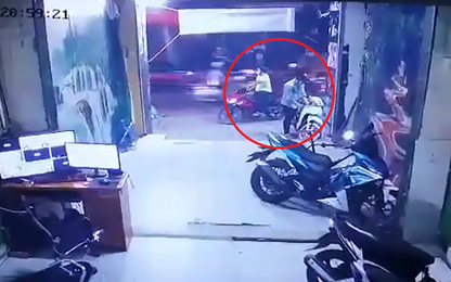 Thanh niên bẻ khóa trộm xe máy chỉ trong 10 giây