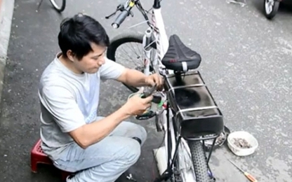'Biến' xe đạp thành xe điện kiếm tiền triệu mỗi ngày