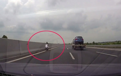 Nữ 'ninja Việt' phóng xe máy ngược chiều trên cao tốc