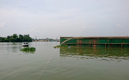 Hé lộ nguyên nhân chìm sà lan trên sông Đồng Nai