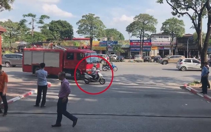 Clip nữ 'ninja Lead' hồn nhiên tạt đầu xe cứu hỏa trên phố