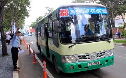 Nhân viên xe buýt tìm thấy bé gái nghi mất tích thất lạc