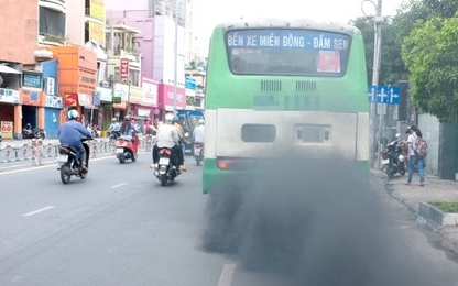 Thanh tra giao thông Tp.HCM ra quân xử phạt xe buýt gây ô nhiễm