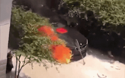 Ôtô BMW mới tinh cháy trụi vì chủ nhân cúng xe lấy may