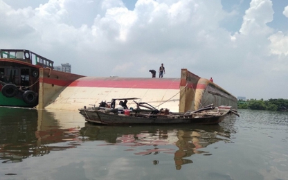 Sà lan và tàu biển đâm nhau trên sông Sài Gòn, 2 người mất tích