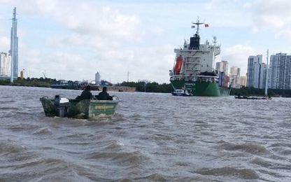 Tìm thấy thi thể 2 nạn nhân vụ chìm sà lan trên sông Sài Gòn