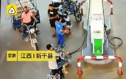 Nhân viên trạm xăng được khen hết lời vì phản ứng khi hỏa hoạn