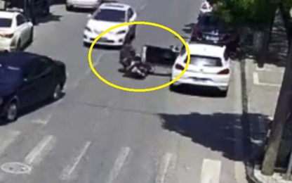 Những tình huống tai nạn kinh hoàng do mở cửa xe bất cẩn