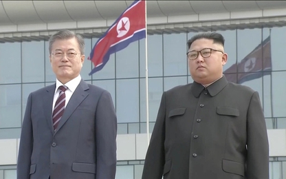 Lãnh đạo Hàn - Triều ngồi chung xe mui trần tới nơi họp thượng đỉnh