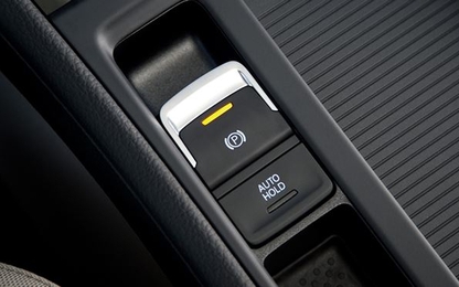 Chuyện gì xảy ra khi kéo phanh tay điện tử ở 190 km/h