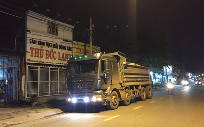 Thanh tra giao thông mật phục "bắt" xe vi phạm đi vào đường cấm
