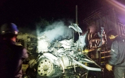 Toàn cảnh xe đầu kéo chở mủ cao su bốc cháy ở Gia Lai