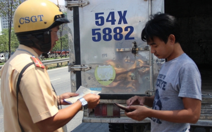 CSGT TP.HCM tăng cường kiểm tra xử lý xe quá tải, quá khổ