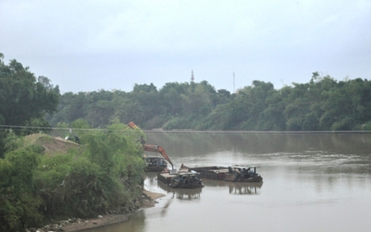 Quảng Nam: "Cát tặc" hoành hành trên sông Vu Gia "nuốt" trôi đất của dân