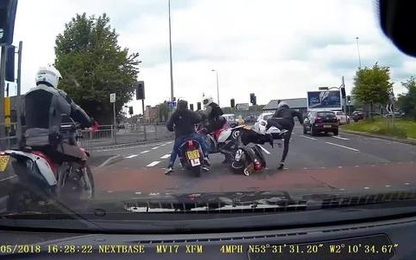 Cảnh sát chìm phóng môtô chặn đường kẻ trộm xe máy