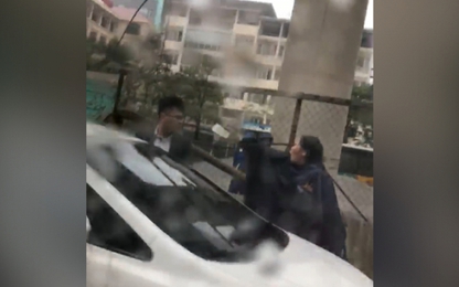 Nữ "ninja Lead" xông vào đánh nhau với tài xế ôtô sau va chạm