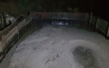 Quảng Nam: Truy "cát tặc" trên sông Yên, đối tượng vứt thuyền bỏ chạy