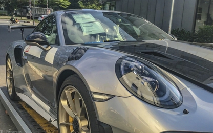 Cận cảnh siêu xe Porsche vừa cập bến Việt Nam, chờ về tay "dân chơi"