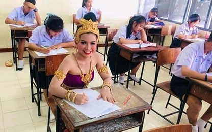 Nữ sinh Thái Lan mặc trang phục truyền thống đi thi