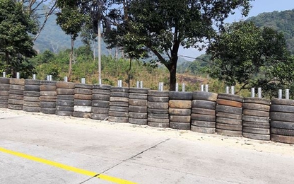 Lắp đặt hệ thống tường lốp cao su trên dọc đoạn đèo Lò Xo
