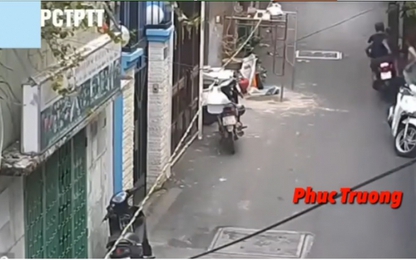 Bị cướp ngay trước cửa nhà, cô gái trẻ sững sờ chưa hiểu chuyện gì