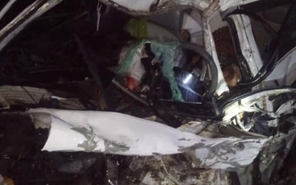 Hòa Bình: Xe con và xe giường nằm "đấu đầu" khiến 2 người thiệt mạng