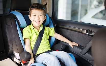 Trẻ nhỏ và các nguyên tắc cần nhớ khi ngồi xe ô tô