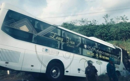 Xe khách gặp nạn vì tránh ô tô con bị nhóm côn đồ chặn đánh