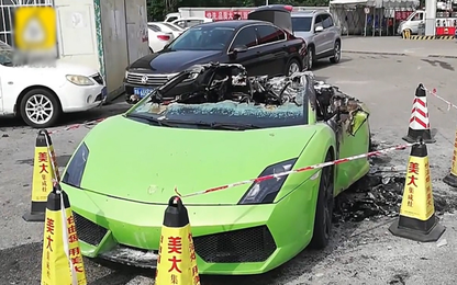 Siêu xe Lamborghini cháy rụi khi vào đổ xăng