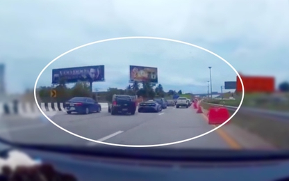 Xe bán tải phanh gấp đụng trúng siêu xe McLaren