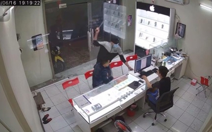 Chủ cửa hàng điện thoại ở Sài Gòn bị chém