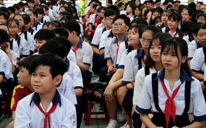 Học sinh Sài Gòn đi học trở lại từ 19/8