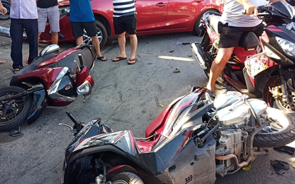 Hai thanh niên lấy xe máy của người bị tai nạn giao thông