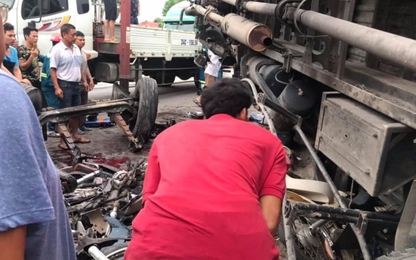 Đứng xem hiện trường TNGT, nhóm 5 người bị xe tải lật đè tử vong