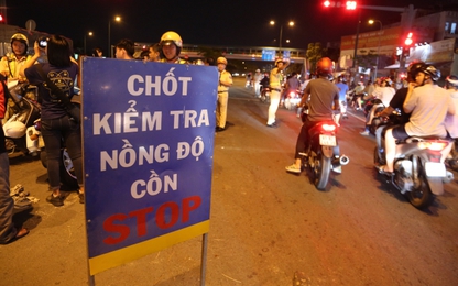 Dân nhậu “đôi co” từ chối ký biên bản khi bị CSGT xử phạt