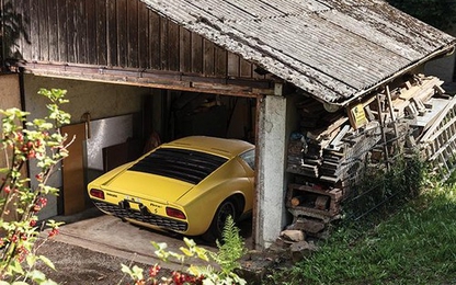 Siêu xe Lamborghini bỏ trong nhà kho cũ nát hét giá 28 tỷ