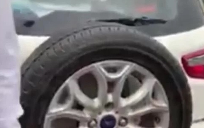 CSGT phạt tài xế EcoSport vì lốp dự phòng gắn sau cốp