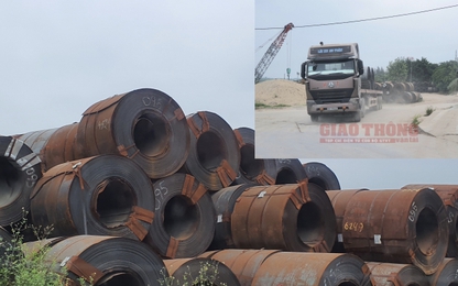 Xe quá tải từ bến Lời (Gia Lâm) ngang nhiên “bò” ra QL phá đường