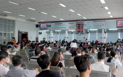 Hàng nghìn người dân đến ga Sài Gòn mua vé tàu Tết