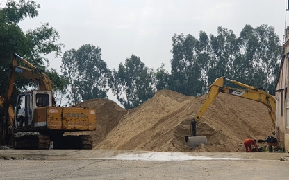 Bến thủy nội địa trái phép thách thức chính quyền Quảng Nam