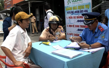 Tổ liên ngành đột xuất kiểm tra xe khách tại bến xe Miền Đông