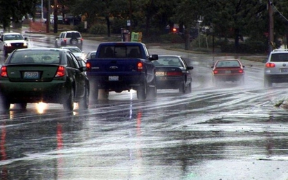 5 mẹo lái xe giúp phòng tránh tai nạn trong thời tiết xấu