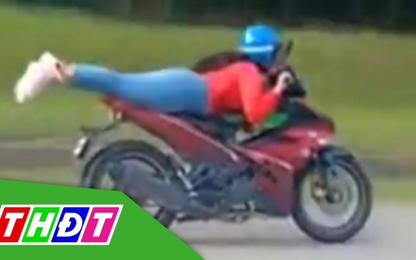 Thiếu nữ 17 tuổi ra tòa vì nằm lái xe máy