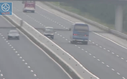Hoảng hồn xe tải chạy ngược cao tốc Hà Nội-Hải Phòng xuýt tông xe khách