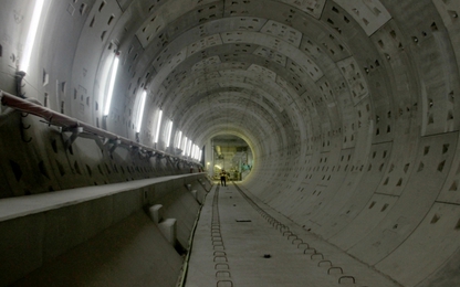 Tận thấy đường hầm tuyến metro Bến Thành - Suối Tiên vừa thông tuyến