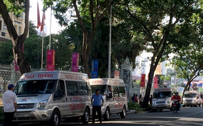 Dừng xe hợp đồng, xe du lịch đi, đến TPHCM trong 15 ngày