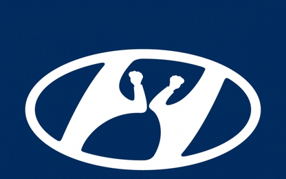 Hyundai và Mercedes-Benz biến tấu logo thời… Covid