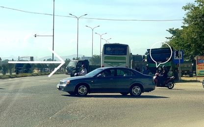 Nguy hiểm bãi tập kết cát trái phép cạnh QL1A qua Quảng Nam